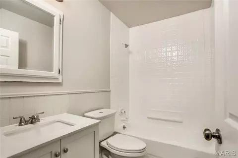 Bath - 272 Village Meadow Dr, Ballwin, MO 63021 photo 1 of 2