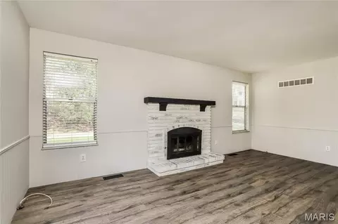 Living - 272 Village Meadow Dr, Ballwin, MO 63021 photo 3 of 5