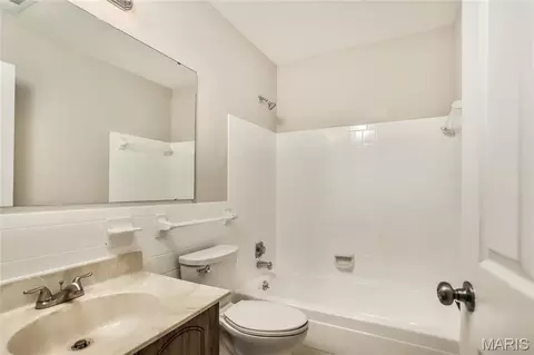 Bath - 272 Village Meadow Dr, Ballwin, MO 63021 photo 2 of 2