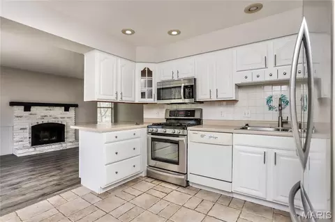 Kitchen - 272 Village Meadow Dr, Ballwin, MO 63021 photo 1 of 2