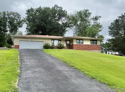 7127 Becker Rd, Oakville, MO 63129