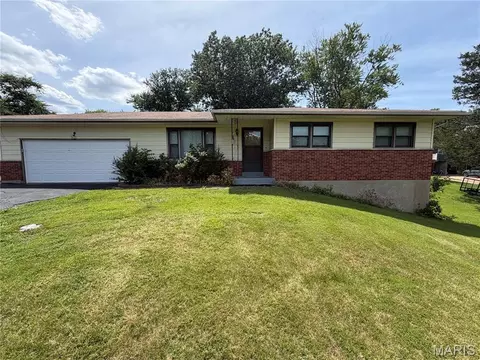7127 Becker Rd, Oakville, MO 63129