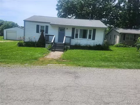106 S Pearl St, Bowling Green, MO 63334