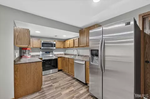 Kitchen - 813 E Haven Dr, Waterloo, IL 62298 photo 4 of 5