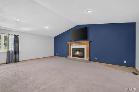 Living - 813 E Haven Dr, Waterloo, IL 62298 photo 3 of 4
