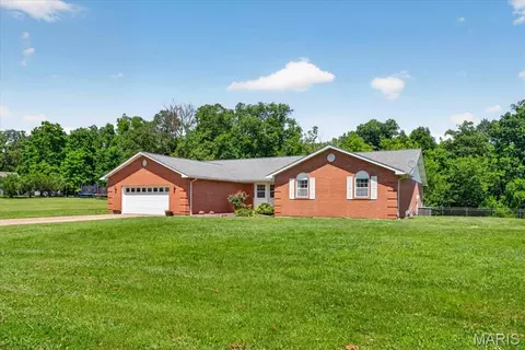 Other - 813 E Haven Dr, Waterloo, IL 62298 photo 2 of 16