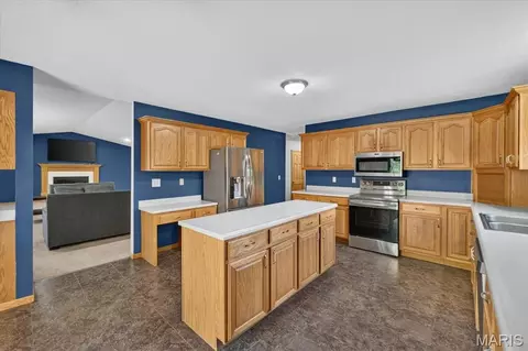 Kitchen - 813 E Haven Dr, Waterloo, IL 62298 photo 2 of 5