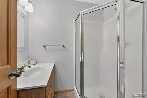 Bath - 813 E Haven Dr, Waterloo, IL 62298 photo 4 of 6