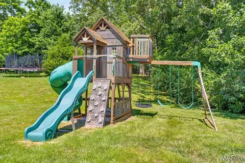 Exterior - 813 E Haven Dr, Waterloo, IL 62298 photo 7 of 13