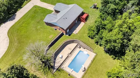 Exterior - 813 E Haven Dr, Waterloo, IL 62298 photo 12 of 13