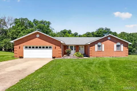 813 E Haven Dr, Waterloo, IL 62298