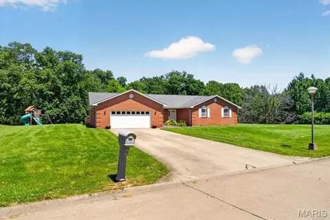 Exterior - 813 E Haven Dr, Waterloo, IL 62298 photo 13 of 13