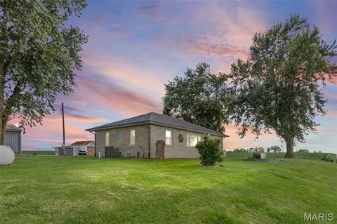 44709 Spring Creek Rd, Pearl, IL 62361