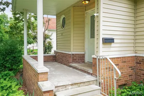 Exterior - 217 W Walnut St, Benld, IL 62009 photo 4 of 8