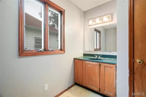Bath - 217 W Walnut St, Benld, IL 62009 photo 3 of 3