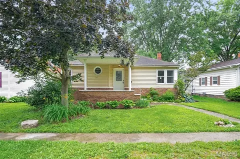 Exterior - 217 W Walnut St, Benld, IL 62009 photo 2 of 8