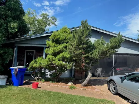 11802 Relay Dr, Bridgeton, MO 63044
