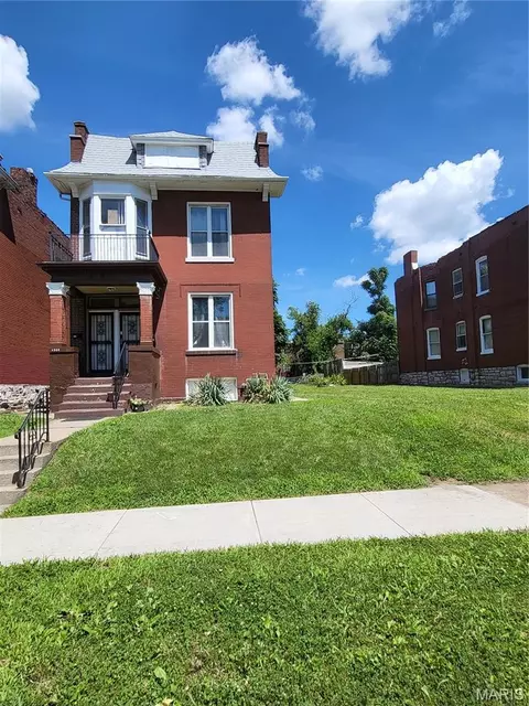 4509 Adelaide Ave, Saint Louis, MO 63115
