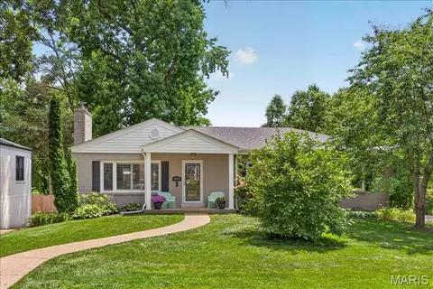 8124 Halifax Dr, Clayton, MO 63105
