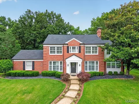 28 Berkshire Dr, Saint Louis, MO 63117