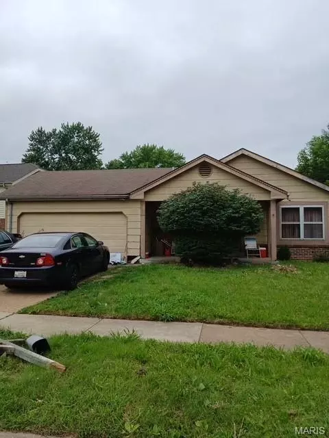 2343 Farnham Ln, Florissant, MO 63033