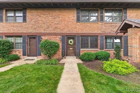 7903 Royal Arms Ct, Crestwood, MO 63123