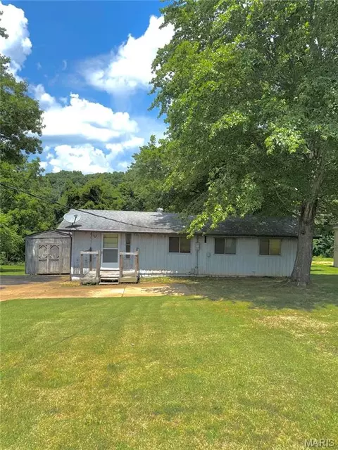13332 E Sunrise Lake Dr, De Soto, MO 63020
