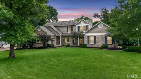 1350 Conway Oaks Dr, Chesterfield, MO 63017