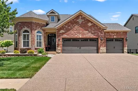 3135 Wheeling Dr, Saint Charles, MO 63301