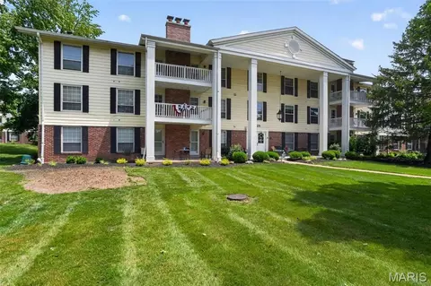1525 Hampton Hall Dr #12, Chesterfield, MO 63017
