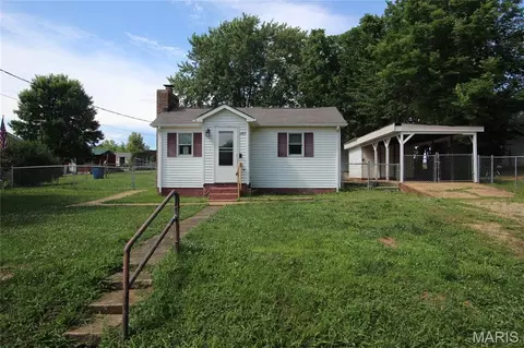 1405 E Chestnut St, Desloge, MO 63601