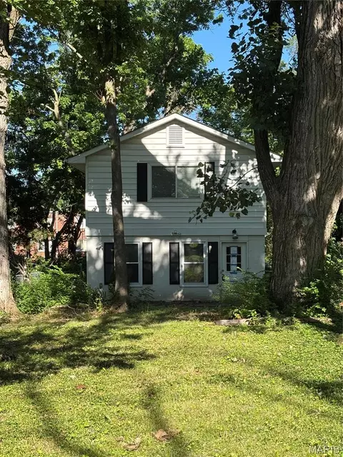 4131 Wright Ave, Saint Ann, MO 63074