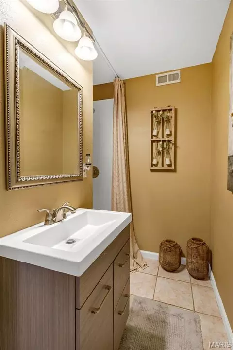 Bath - 414 Bluff Meadow Ct, Ellisville, MO 63021 photo 6 of 6