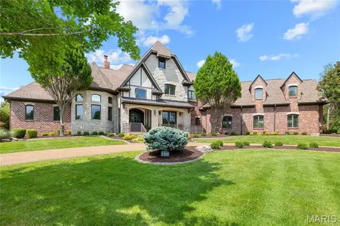 1222 Devonworth Dr, Town And Country, MO 63017
