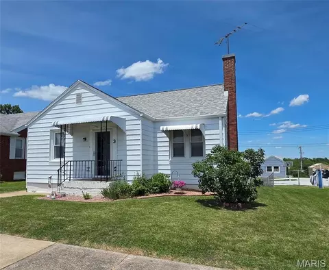 3 Washington Blvd, Chester, IL 62233