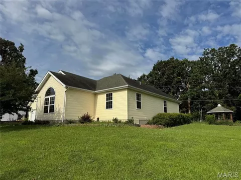 514 Andrews Ave, Dixon, MO 65459
