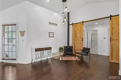 Entry Way - 403 E 2nd South St, Mount Olive, IL 62069 photo 1 of 2
