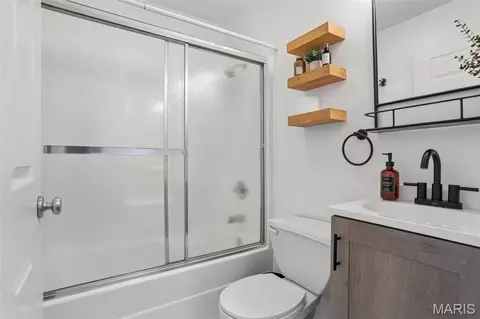 Bath - 403 E 2nd South St, Mount Olive, IL 62069 photo 3 of 3