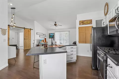 Kitchen - 403 E 2nd South St, Mount Olive, IL 62069 photo 5 of 5