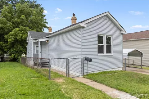 811 Regina Ave, Saint Louis, MO 63125