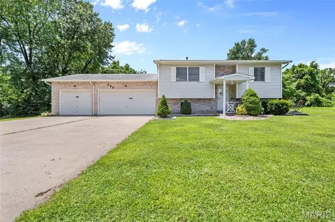 229 Chouteau Pt, Pontoon Beach, IL 62040