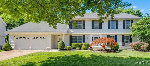 2055 Meadowbrook Way Dr, Chesterfield, MO 63017