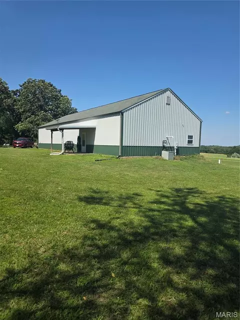 889 Hagen Dr, Saint Clair, MO 63077