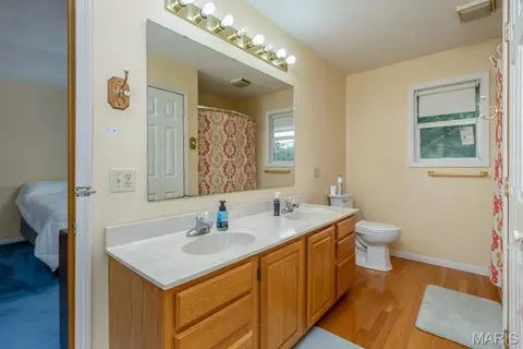 Bath - 210 Vicki Lynn Ln, Saint Robert, MO 65584 photo 1 of 4