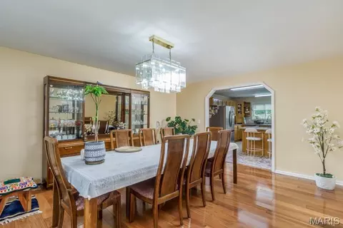 Dining - 210 Vicki Lynn Ln, Saint Robert, MO 65584 photo 1 of 2