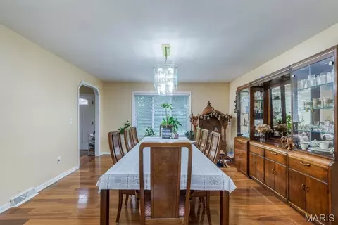 Dining - 210 Vicki Lynn Ln, Saint Robert, MO 65584 photo 2 of 2