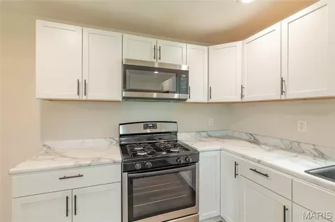 Kitchen - 403 Shellview St, Bethalto, IL 62010 photo 3 of 3