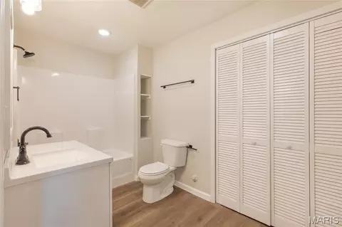 Bath - 403 Shellview St, Bethalto, IL 62010 photo 1 of 2