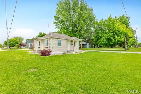 Exterior - 403 Shellview St, Bethalto, IL 62010 photo 2 of 9