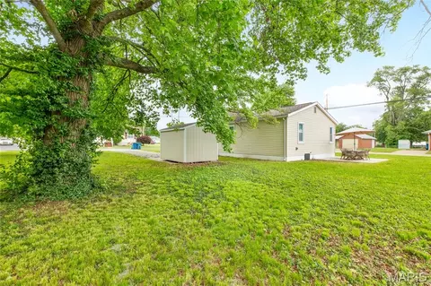 Exterior - 403 Shellview St, Bethalto, IL 62010 photo 6 of 9